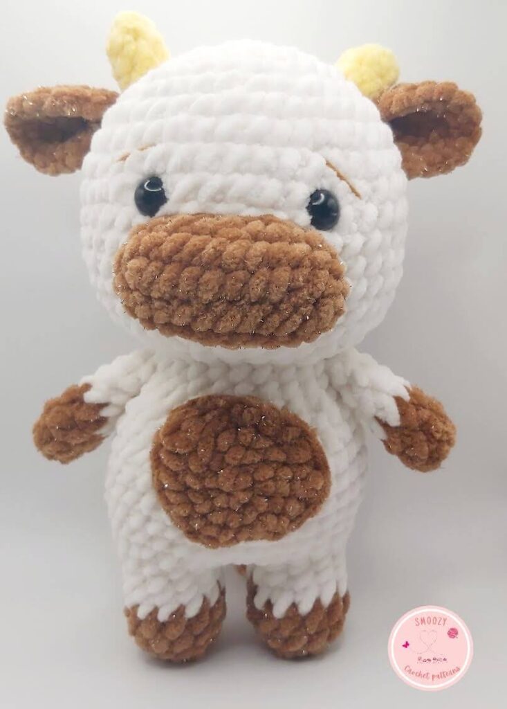 Horgolt plüss tehénke ingyenes mintaleírás magyar nyelven. Gyorsan és könnyen elkészíthető az amigurumi tehénke. Kezdőknek is ajánlom.